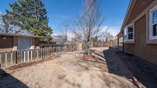 Building Photo - Charming Rancher in Highland Park