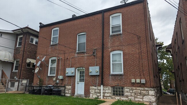 Building Photo - 5042 Mardel Ave