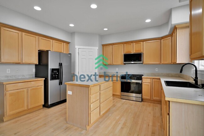 Building Photo - Spacious 5-Bed Home in Lynnwood with 2.5 Baths – Your Ideal Family Retreat!