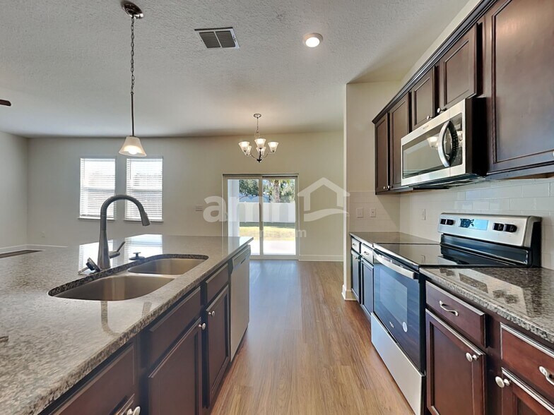 Building Photo - 905 Walden Pond Dr