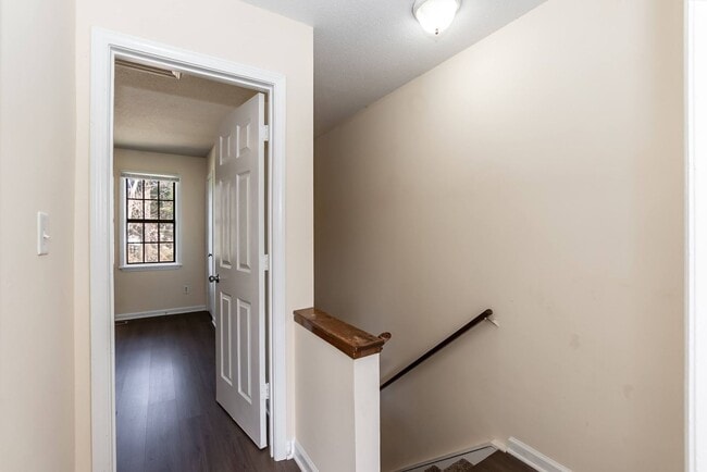 Building Photo - Move In Ready Two Bedroom Home!