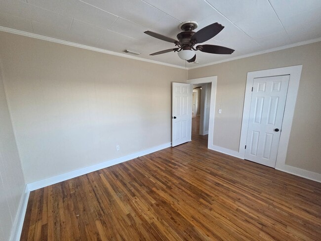 Building Photo - 1525 Oak Ave