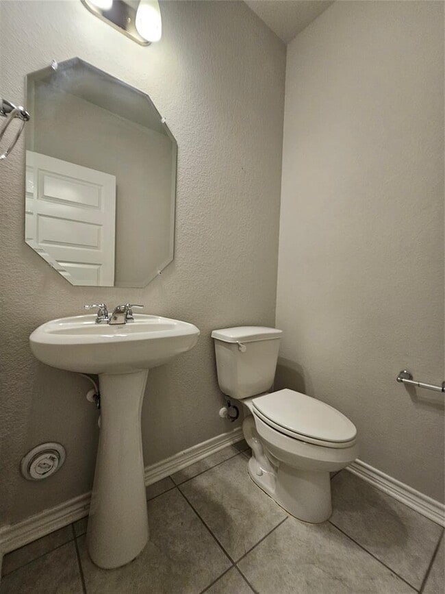 Building Photo - 1721 Artesian Spgs Xing