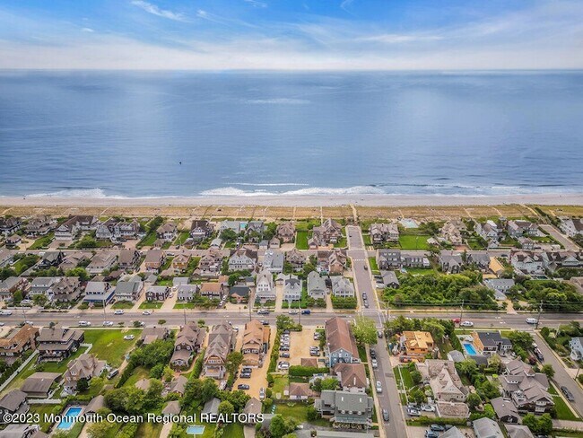 Building Photo - 683 Main Ave