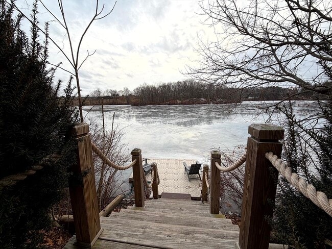 Building Photo - 157 Riverview Ave