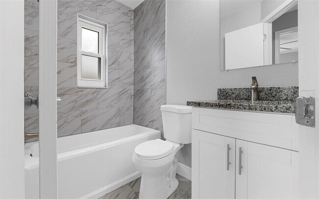 Building Photo - 1651 Palm Leaf Dr
