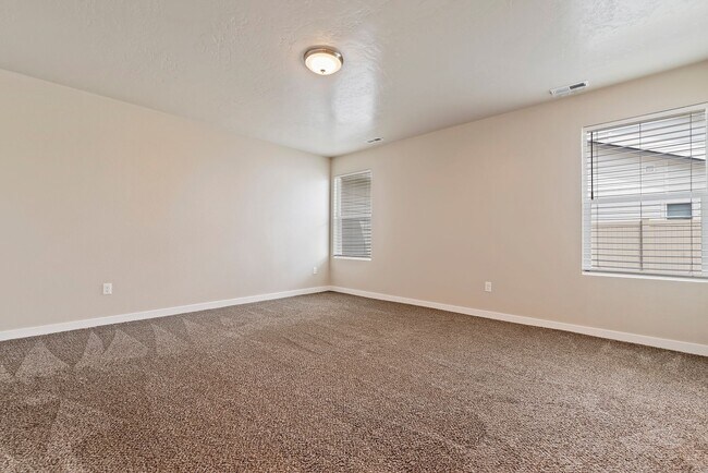 Building Photo - Available Now! 4b/2b Meridian Home