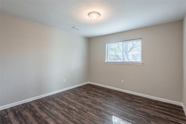 Building Photo - 4418 Lost Spring Dr