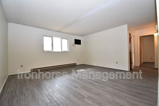 Building Photo - 811 W Villard St