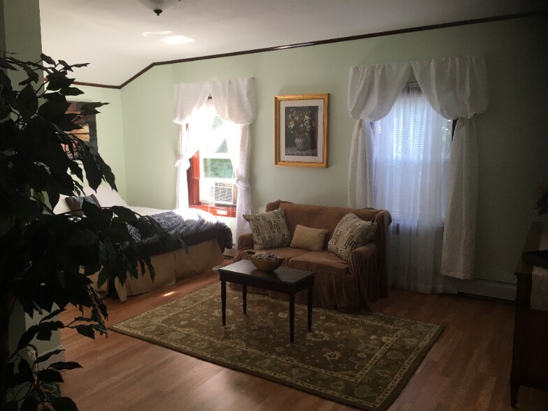 Building Photo - 39 Outlook Ave