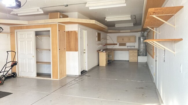 Building Photo - Riverbank