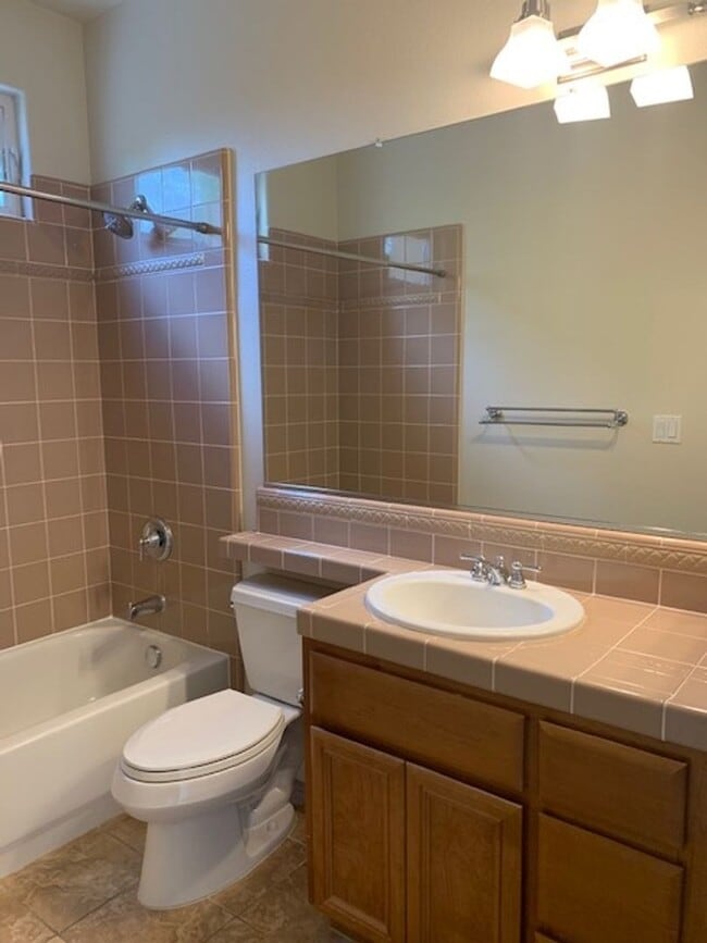 Building Photo - GORGEOUS MODERN 3BR 3BA TOWNHOUSE IN BEAUT...