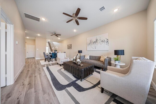 Building Photo - 2015 Olivos St