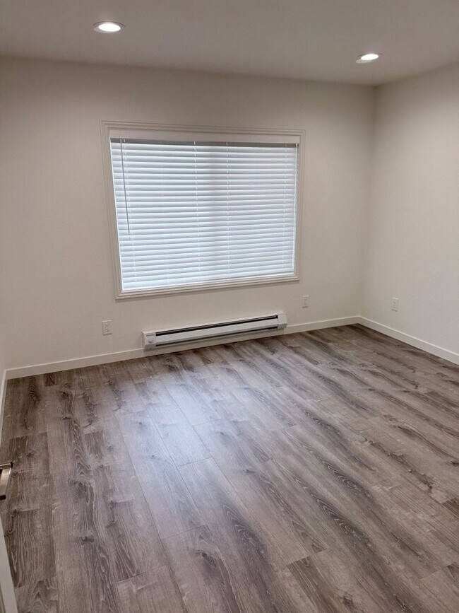 Building Photo - M112
