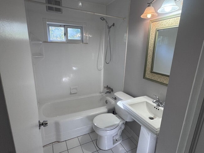 Building Photo - Spacious 3BD/2BA Home, Move-In Ready with Finished Basement