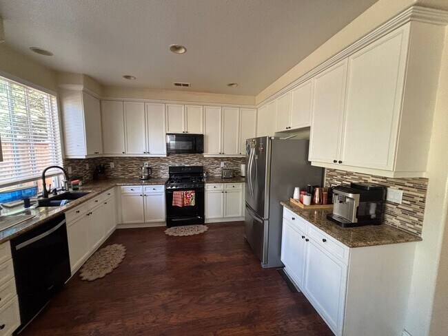 Building Photo - 9829 Waterfowl Dr