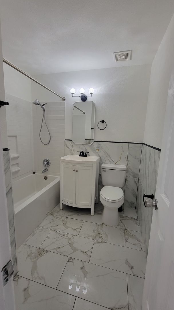 Building Photo - 2904 Marlin Ave