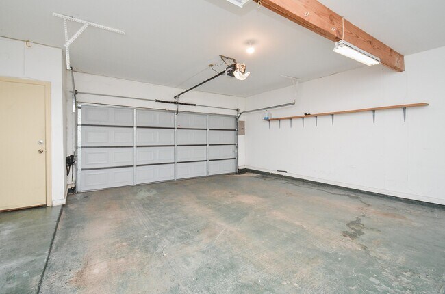 Building Photo - 7447 Cambridge St