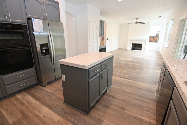 Building Photo - Stunning 5-Bedroom 3 bath 2 story Home in Prime North San Jose Location.