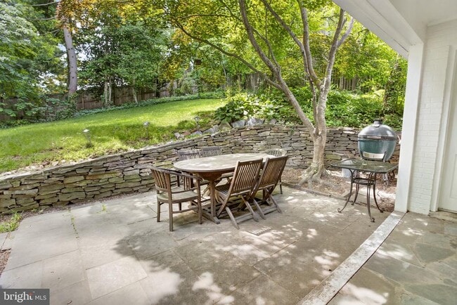 Building Photo - 5973 Searl Terrace