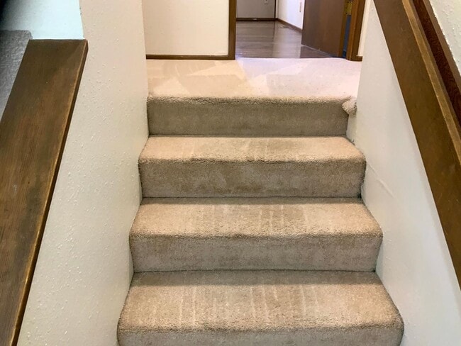 Building Photo - Two Bedroom Duplex in South Hills Area