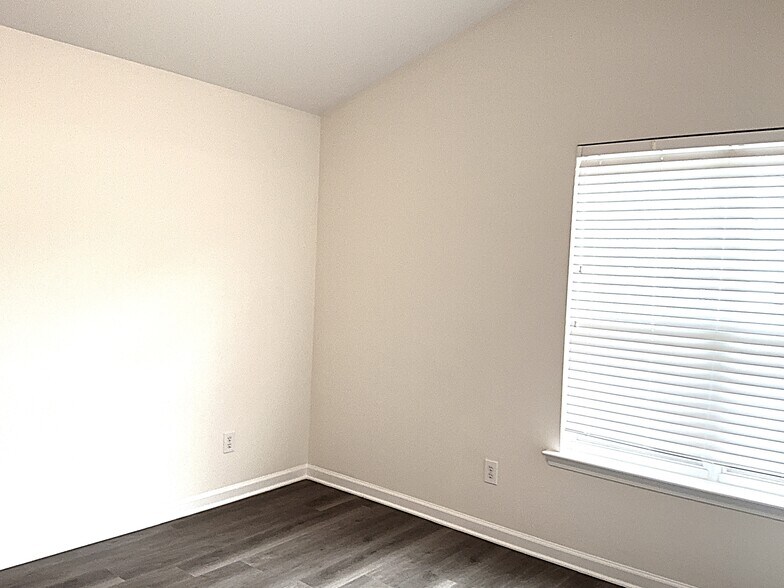 Building Photo - 612 Woodson Dr