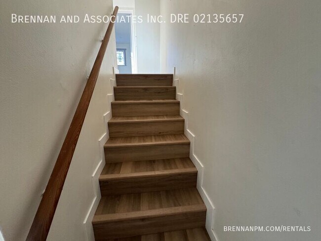 Building Photo - 450 Woodlawn Ave