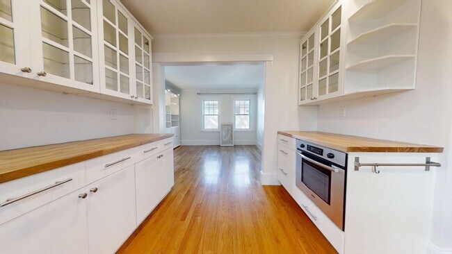 Building Photo - 113 Cushing Ave