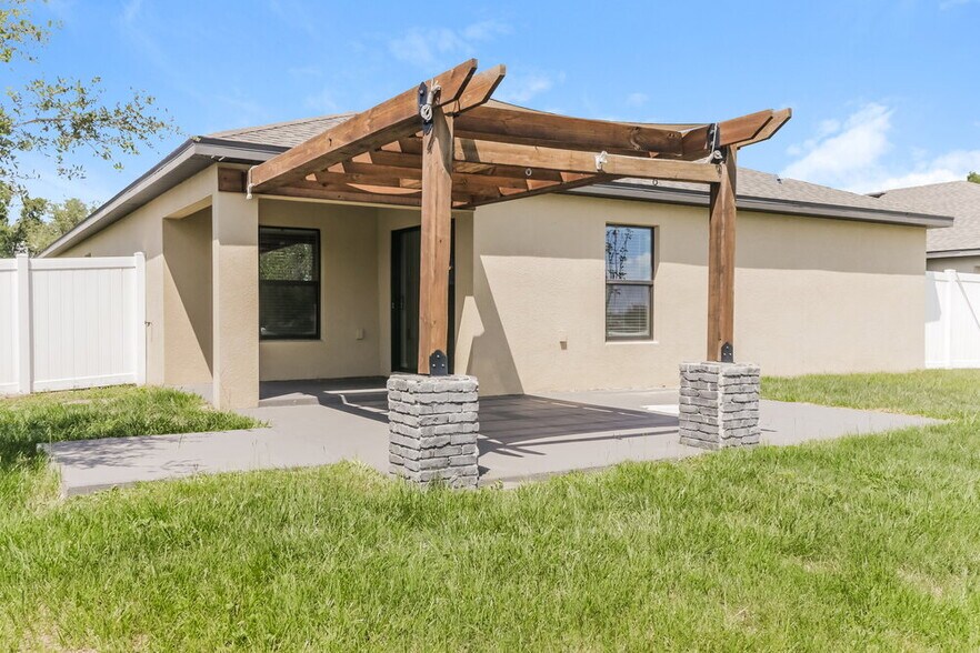 Building Photo - 6519 Redbay Dr