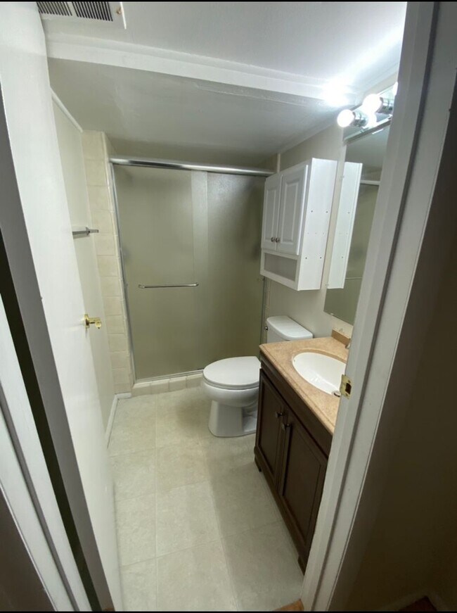 Building Photo - Spacious 4 Bed 2 Bath Home in Roy, UT with Fully Fenced Yard