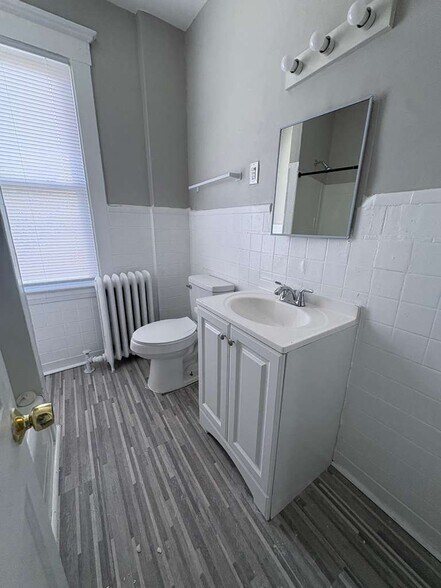 Building Photo - 324 Goffe St