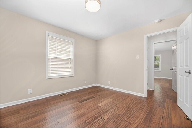 Building Photo - (Coming Soon) Renovated Home just minutes from Uptown!