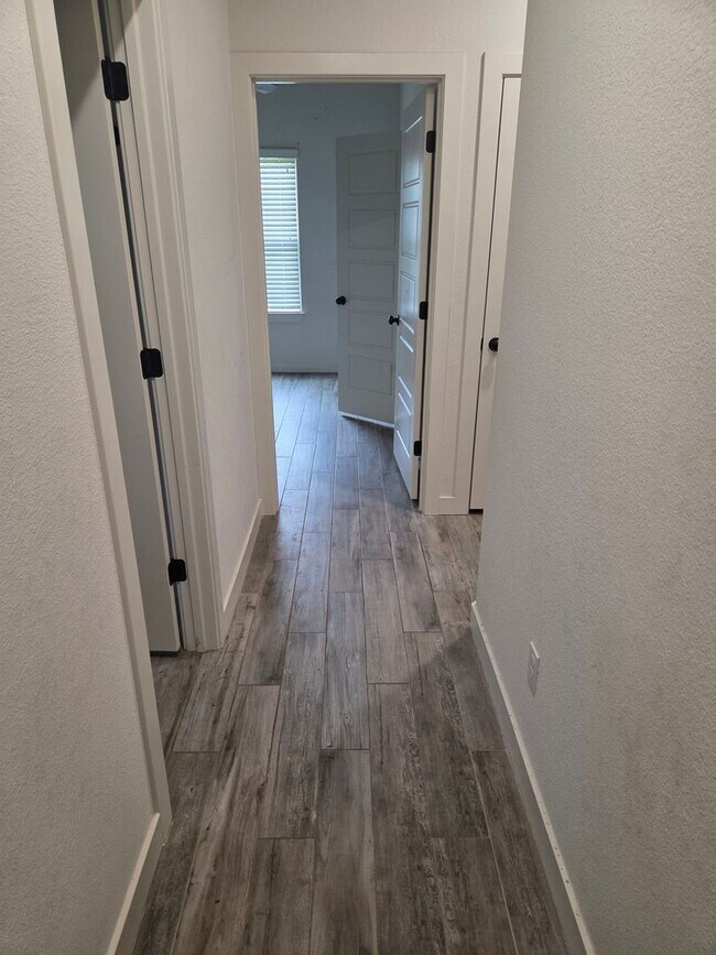 Building Photo - 2143 Sweetwater Ranch Ave