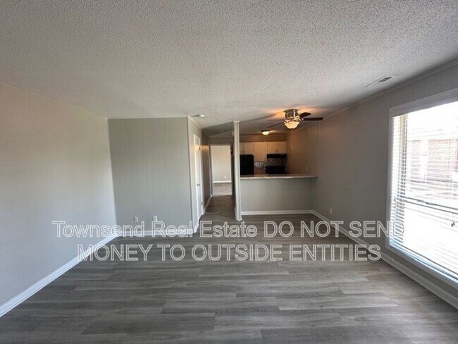 Building Photo - 5858 Century Oaks Dr