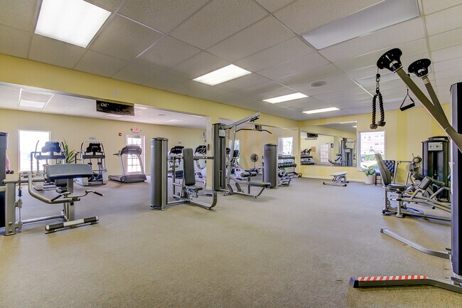Building Photo - 5130 Brittany Dr S