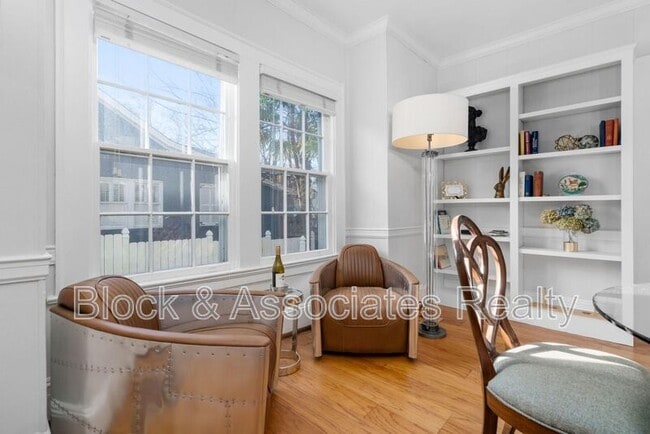 Building Photo - 1807 Sunset Dr