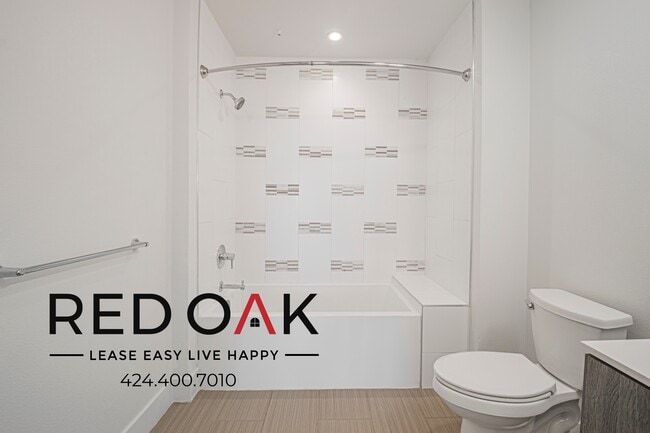 Building Photo - 1331 W 7th St