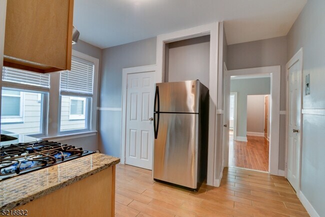 Building Photo - 15 Nelson Pl