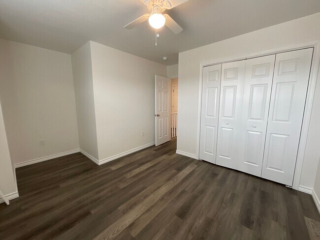 Building Photo - COMING SOON!!!!! Beautiful 2 Bedroom, 1.5 Bath Duplex in Kingsland, TX.