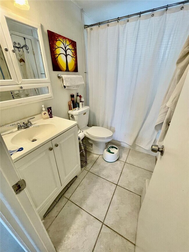 Building Photo - 7722 Camino Real