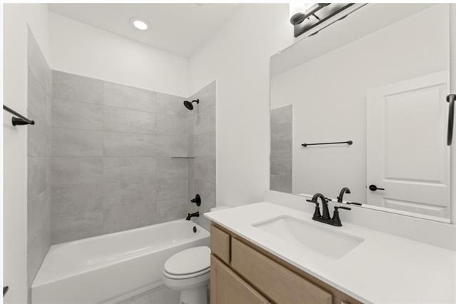 Building Photo - 2902 Hanscom St