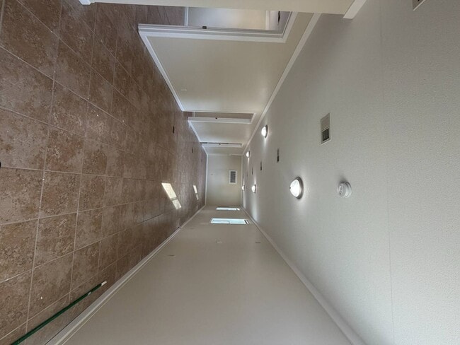 Building Photo - 551 N Lee Ave