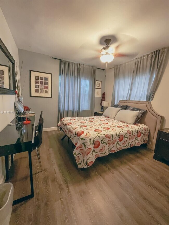 Building Photo - 3682 SW 26th St