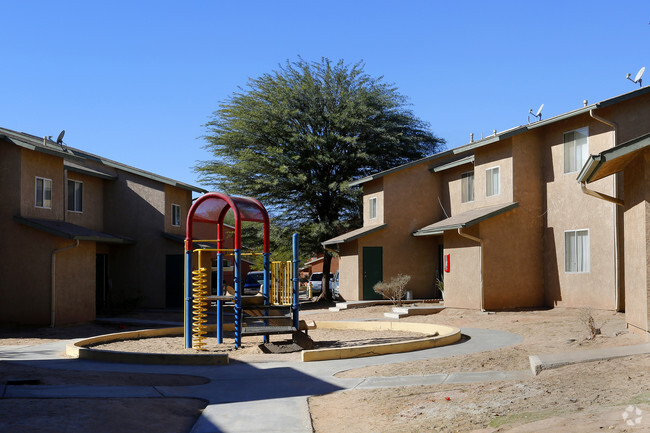 Building Photo - Thunderbird Apartments