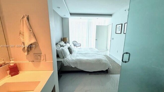 Building Photo - 460 NE 28th St