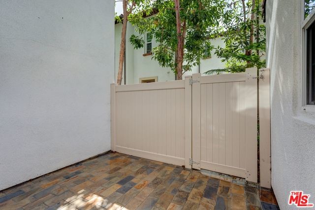 Building Photo - 494 Santa Maria St