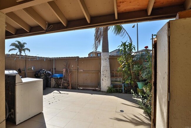 Building Photo - Lovely 3 Bedroom Townhome in Chula Vista!