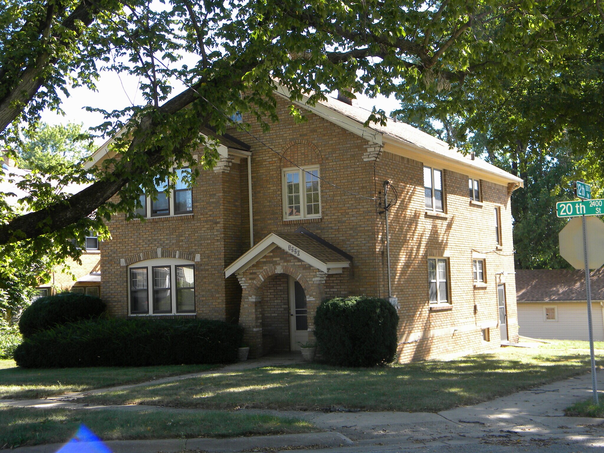 Convenient location - 1220 20th St