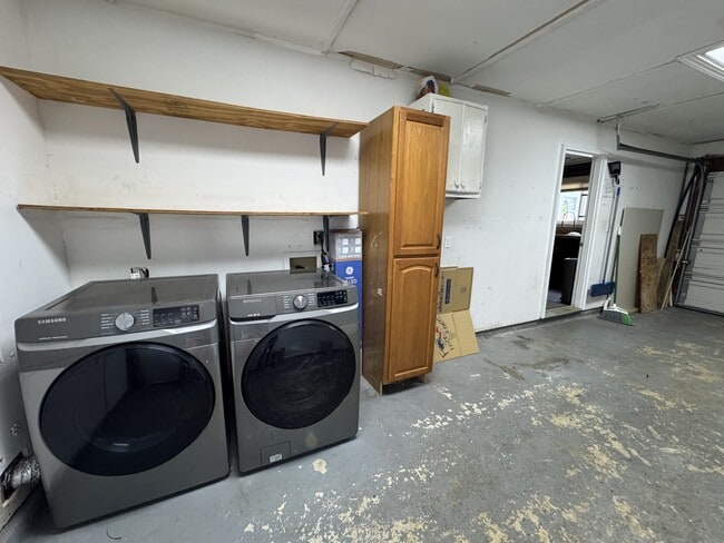 Building Photo - 1417 Goldfinch Ln