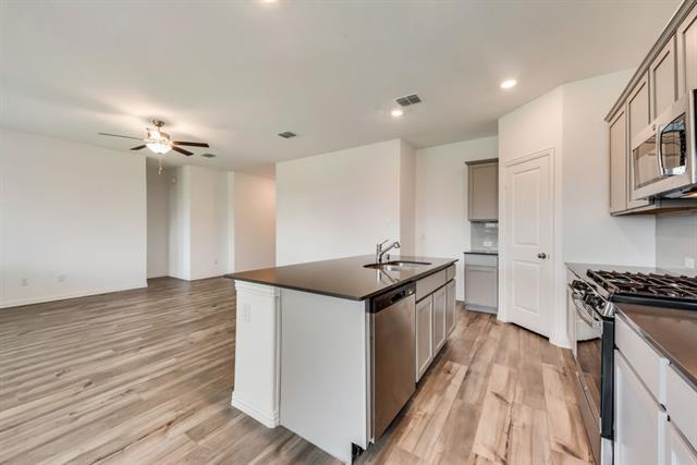 Building Photo - 1833 Lake Grove Dr